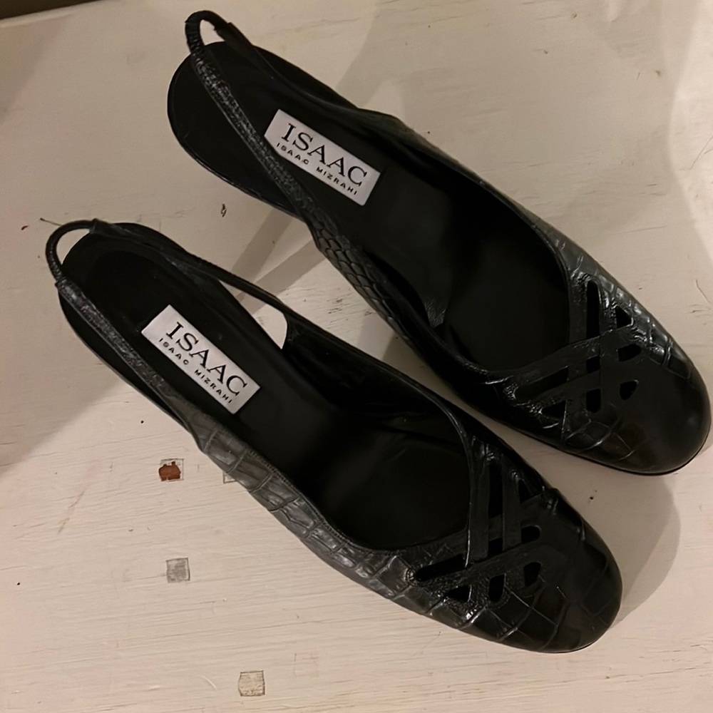 Worn once! Size 9, very pretty shoe! Black
